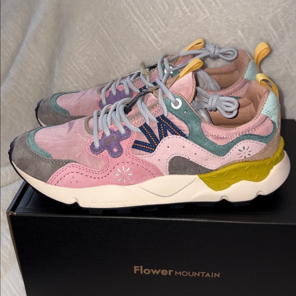 NWT Flower Mountain YAMANO 3 WOMAN
Suede technical fabric sneakers - Powder pink - Picture 13 of 15